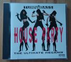 Te koop CD Turn Up The Bass-House Party-The Ultimate Megamix, Ophalen of Verzenden, Zo goed als nieuw, Dance