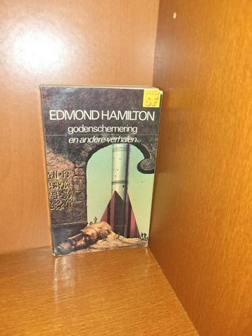 Godenschemering - Edmond Hamilton SF Verhalen beschikbaar voor biedingen