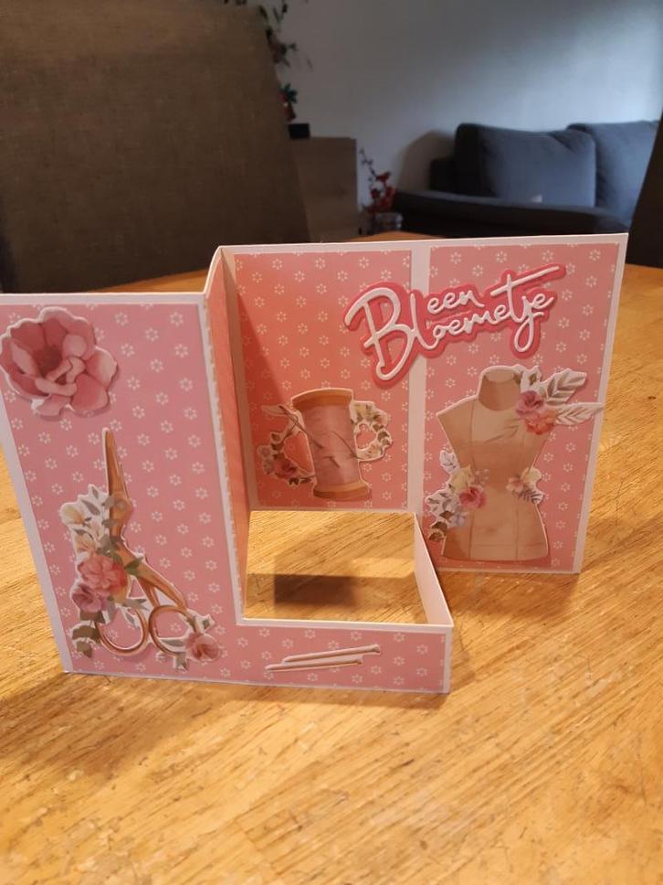 Scrap-Een bloemetje(1320), Hobby en Vrije tijd, Kaarten | Zelfgemaakt, Nieuw, Overige thema's, Ophalen of Verzenden