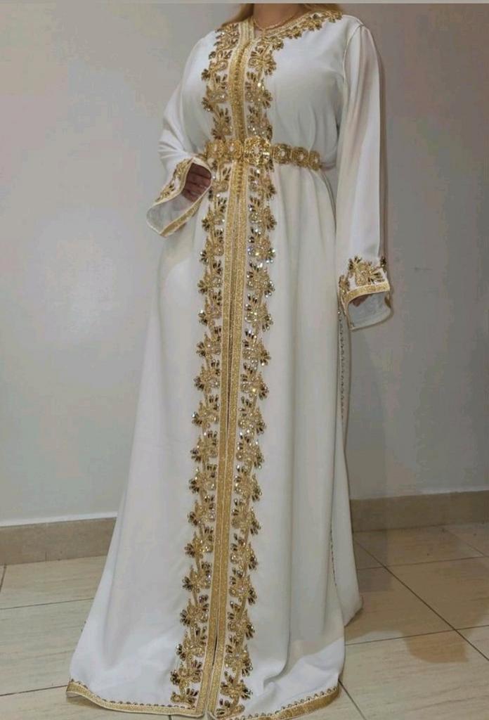 Witte Kaftan met Gouden Details te huur, Kleding | Dames, Gelegenheidskleding, Zo goed als nieuw, Overige typen, Maat 38/40 (M)