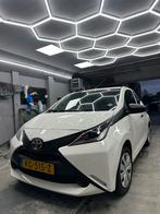 Toyota Aygo 1.0 Vvt-i 69pk 5D 2017 Wit, Auto's, Voorwielaandrijving, 4 stoelen, Wit, Origineel Nederlands