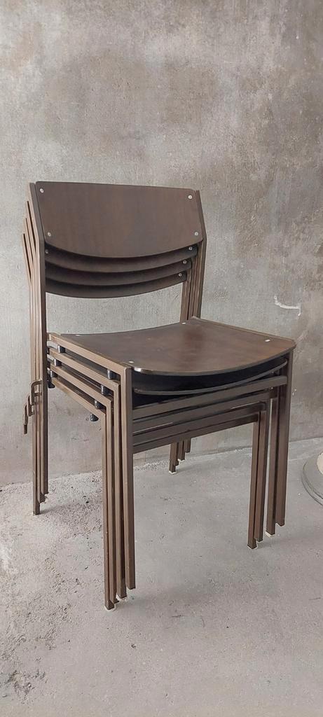 5 gijs van der sluis stapelstoelen in bruin hout en metaal, Huis en Inrichting, Stoelen, Gebruikt, Vijf, Zes of meer stoelen, Hout