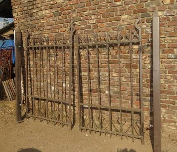 antieke vol ijzeren gesmede geklonken poort hek beschikbaar voor biedingen
