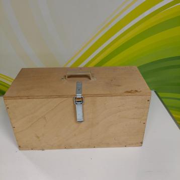 Houtenkist 37x30.5x62.5 cm hxbxl beschikbaar voor biedingen