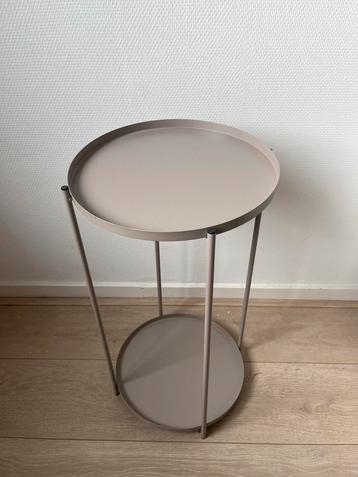 Salon tafeltje beschikbaar voor biedingen
