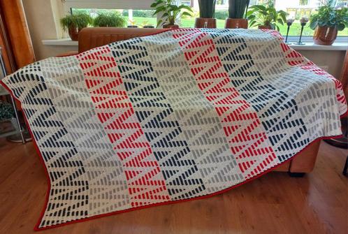 Nieuwe gehaakte sprei, deken, woondeken, plaid 2.00 x 1.40, Huis en Inrichting, Woonaccessoires | Plaids en Woondekens, Nieuw