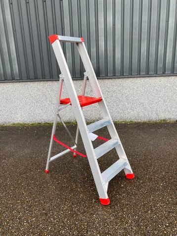 Trap 3 treden met bordes NIEUW beschikbaar voor biedingen