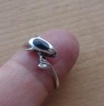 zilveren dolfijn ring met zwart inleg [904], Sieraden, Tassen en Uiterlijk, Ringen, Verzenden, Zo goed als nieuw, 17 tot 18, Dame