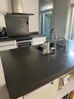 Strakke, moderne eilandkeuken met luxe afwerking te koop., Huis en Inrichting, Keuken | Complete keukens, Ophalen, Nieuw, Wit