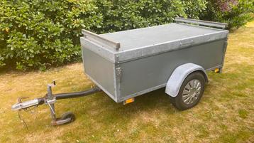 Dichte aanhangwagen beschikbaar voor biedingen