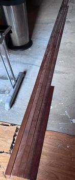 Bruine houten plinten, totaal ruim 17 meter, Doe-het-zelf en Verbouw, Plinten en Afwerking, Ophalen, Zo goed als nieuw, Overige materialen