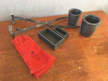 Accessoires voor werken met smeltoven beschikbaar voor biedingen