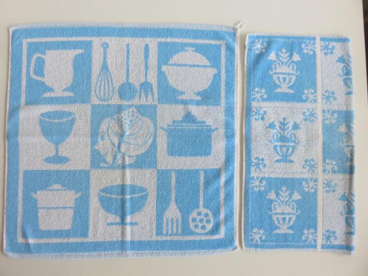 2 vintage retro lichtblauw met witte keuken handdoeken, Huis en Inrichting, Keuken | Textiel, Gebruikt, Theedoek of Handdoek, Blauw