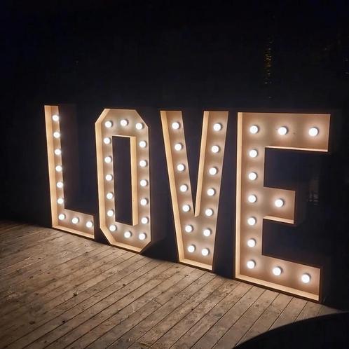 Grootste lichtletters van Nederland te huur"'LOVE", Hobby en Vrije tijd, Feestartikelen | Verhuur, Zo goed als nieuw, Ophalen