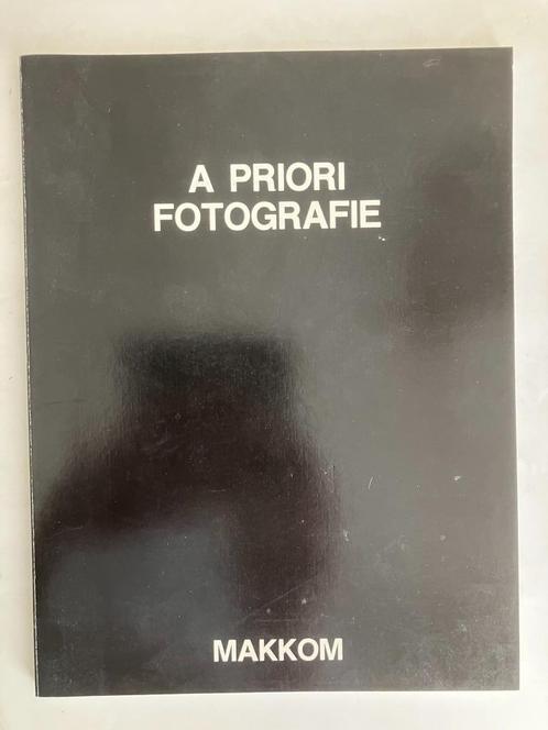 A PRIORI FOTOGRAFIE. MAKKOM. Softcover, 88 pp., NIEUW, rijk, Boeken, Kunst en Cultuur | Fotografie en Design, Nieuw, Fotografie algemeen
