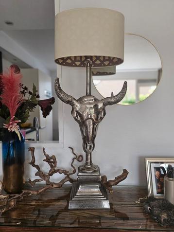 Grote lamp met kap beschikbaar voor biedingen