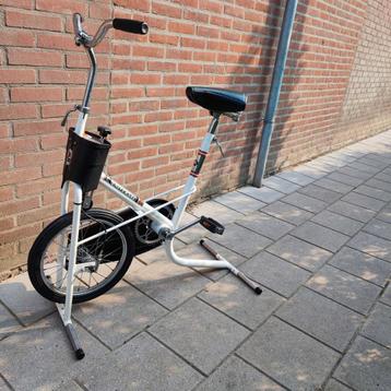 Vintage Universal Hometrainer - Compact en Klassiek beschikbaar voor biedingen