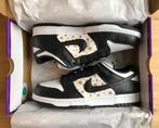 Nike SB Dunk Low Supreme Stars Black EU43, Zwart, Nieuw, Ophalen of Verzenden, Sneakers of Gympen