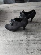 Suede schoenen maat 40 met hak 9 cm, Kleding | Dames, Ophalen of Verzenden, Gedragen, Zwart