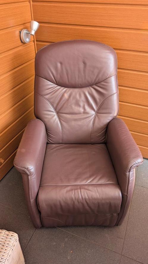 Leren bordeauxrode elektrische sta-op-stoel | Reparatie, Huis en Inrichting, Fauteuils, Gebruikt, Leer, Ophalen