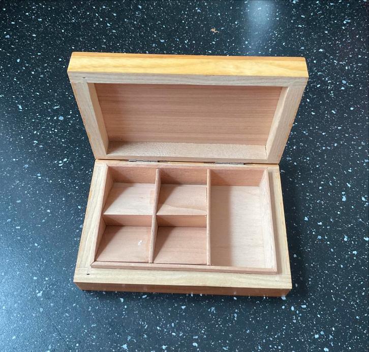 Vintage Postzegeldoosje - 13x9cm, Postzegels en Munten, Postzegels | Toebehoren, Ophalen of Verzenden