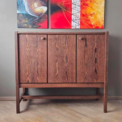 Vintage dressoir/highboard in wengé fineer, brutalist design, Huis en Inrichting, Kasten | Dressoirs, Zo goed als nieuw, 25 tot 50 cm