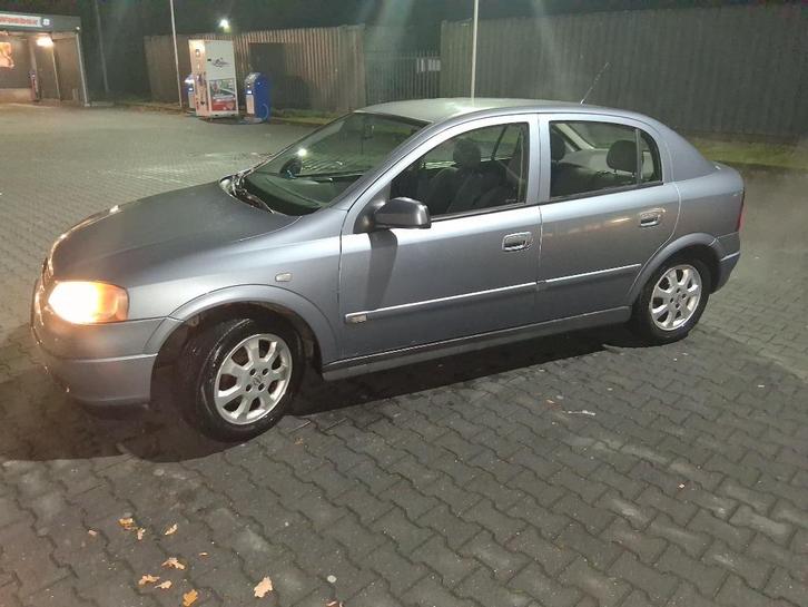 Opel Astra 1.6 8V 5D 2004 Grijs, Auto's, Opel, Particulier, Astra, Airbags, Airconditioning, Bluetooth, Centrale vergrendeling