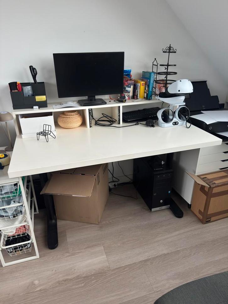 Stevig bureau 140x80, Huis en Inrichting, Bureaus, Gebruikt, Bureau, In hoogte verstelbaar, Ophalen
