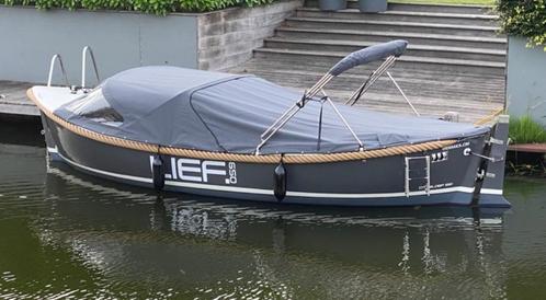 Prachtige City sloep 650   € 20,950,-   (nieuwprijs €29.420, Watersport en Boten, Sloepen, Zo goed als nieuw, 10 tot 30 pk, 6 meter of meer