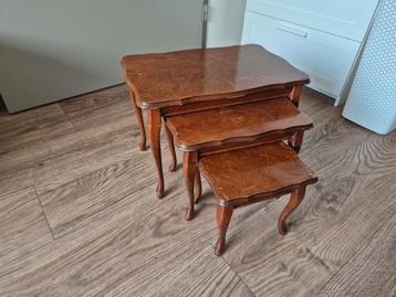 3-delig bijzettafel setje wortelnotenhout beschikbaar voor biedingen