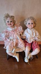 Porseleinen poppen op bankje, Ophalen of Verzenden, Zo goed als nieuw, Poppenhuis