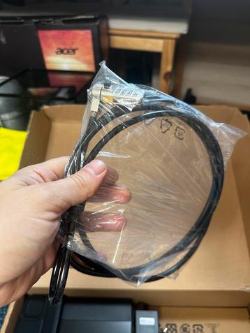 Laptop slot met cijferslot beschikbaar voor biedingen