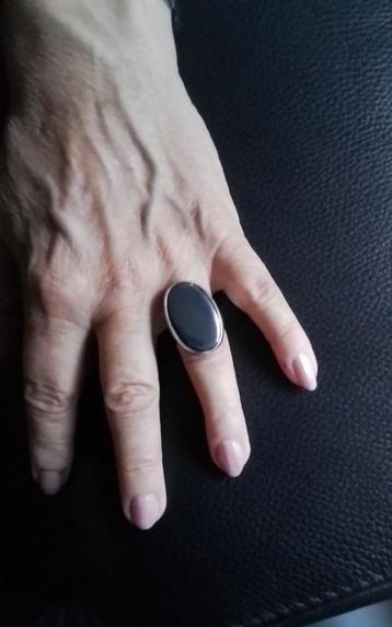 Zilveren ring met grote grijze steen maat 17,5 beschikbaar voor biedingen