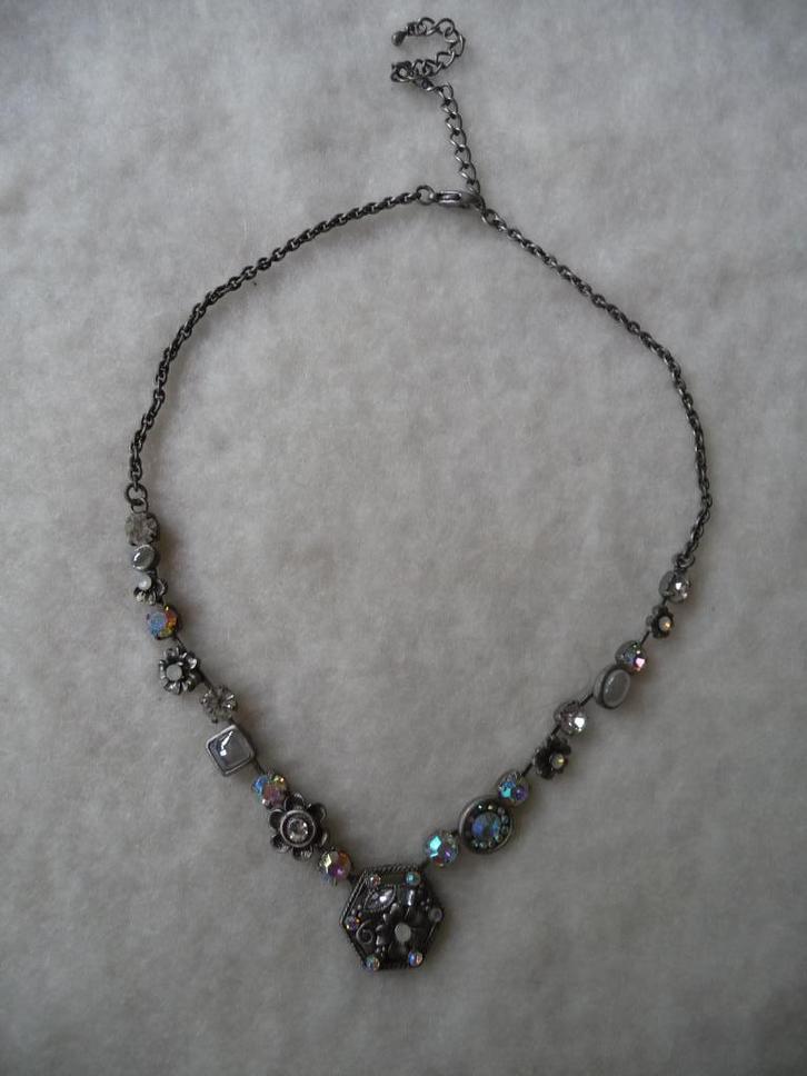 Aparte zilverkleurige ketting met kristallen, AB, Sieraden, Tassen en Uiterlijk, Kettingen, Zo goed als nieuw, Overige materialen