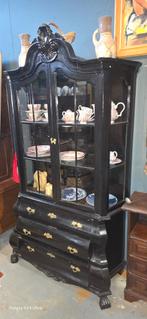 Antieke  Buikkast Vitrine met Glas en Sleutel, Ophalen