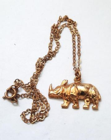 Leuke goudkleurige hanger neushoorn aan ketting (6917) beschikbaar voor biedingen