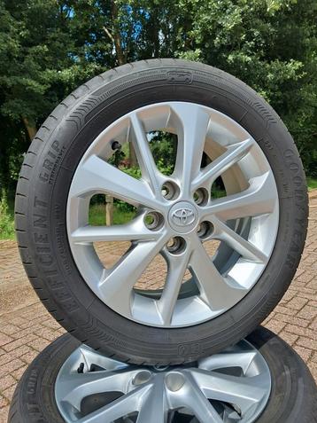 16 inch Toyota velgenset met goede zomerbanden beschikbaar voor biedingen