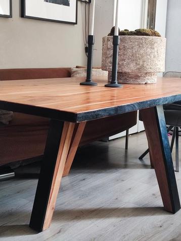Stijlvolle Acasiahouten Eettafel (220x110x76) beschikbaar voor biedingen
