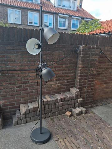 Ikea hektar staande lamp 3 lichtbronnen huis kamer zolder beschikbaar voor biedingen