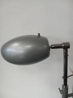 Zware metalen vloerlamp, 2 lichtpunten. Hoogte 178 cm., Ophalen