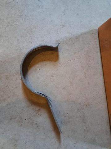 Gegalvaniseerde gootbeugels beschikbaar voor biedingen