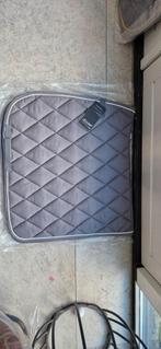 Nieuw! Grijs dekje met zilveren bies Equest dressuur full, Dieren en Toebehoren, Paarden en Pony's | Dekens en Dekjes, Ophalen of Verzenden