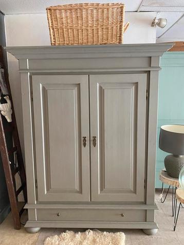 Brocante demontabele kast Taupe beschikbaar voor biedingen