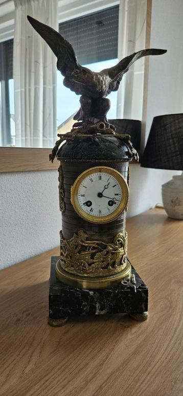 Franse schoorsteenklok met orginele sleutel beschikbaar voor biedingen