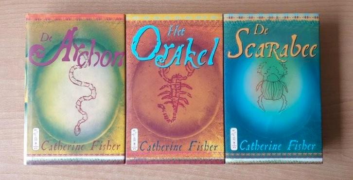 Catharine Fisher - The Oracle Prophecies (HC + omslag), Boeken, Fantasy, Gelezen, Ophalen of Verzenden