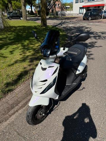 Piaggio zip Amethyst Purple beschikbaar voor biedingen