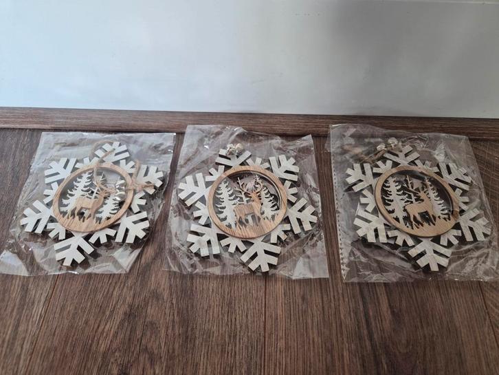 Houten Kerstornamenten - Sneeuwvlok met Hert, Huis en Inrichting, Woonaccessoires | Kransen, Nieuw, Ophalen of Verzenden