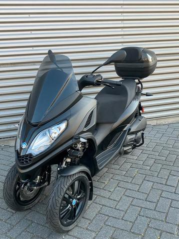 Piaggio MP3 300 HPE 2024 ( 1754 km ! ) Belgische kenteken beschikbaar voor biedingen