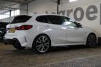 BMW 1-serie M135i xDrive High Executive | Akrapovič uitlaat, Auto's, BMW, 1998 cc, Gebruikt, 4 cilinders, Leder en Stof