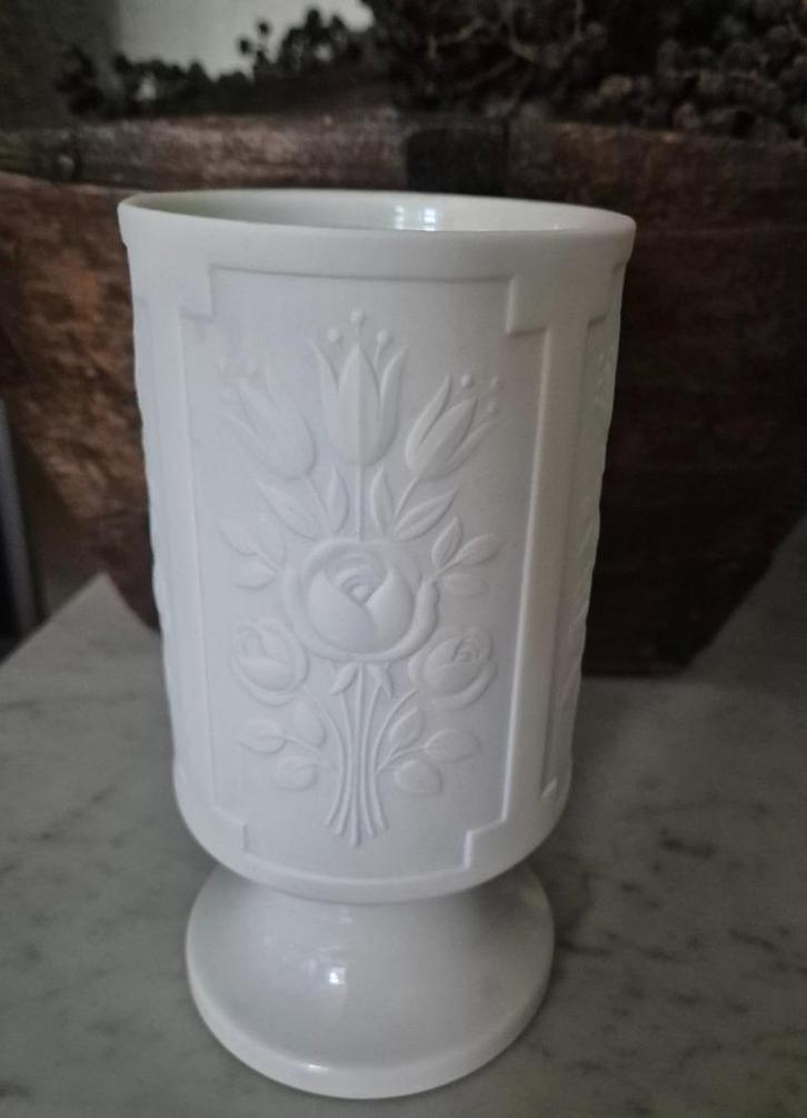 Oud wit porseleinen vaasje (Heinrich Bavaria Germany), Antiek en Kunst, Antiek | Porselein, Ophalen of Verzenden